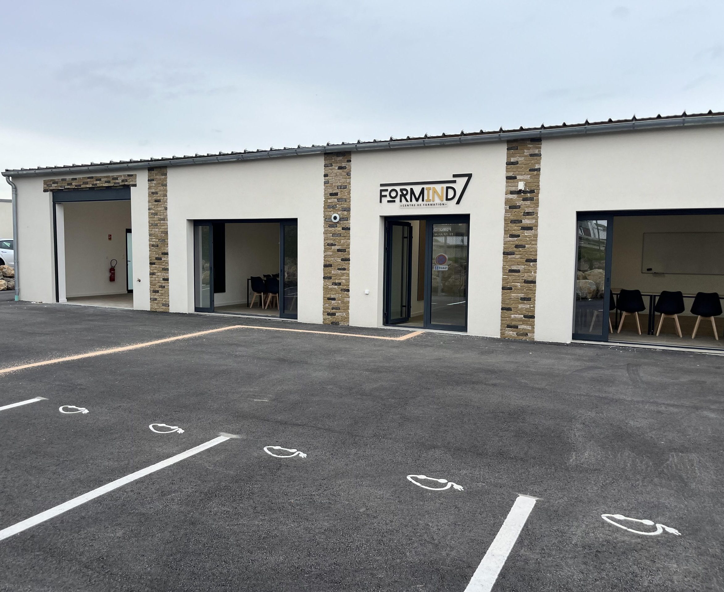 photo parking et façade
